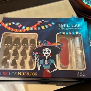 Dia de los Muertos 24 Press On Almond Nails with glue and tools.